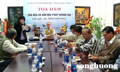 Tọa đàm “Văn hóa và văn học Pháp đương đại”